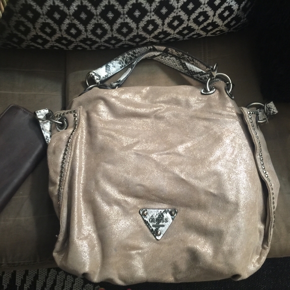 guess purse - Picture 3 of 4